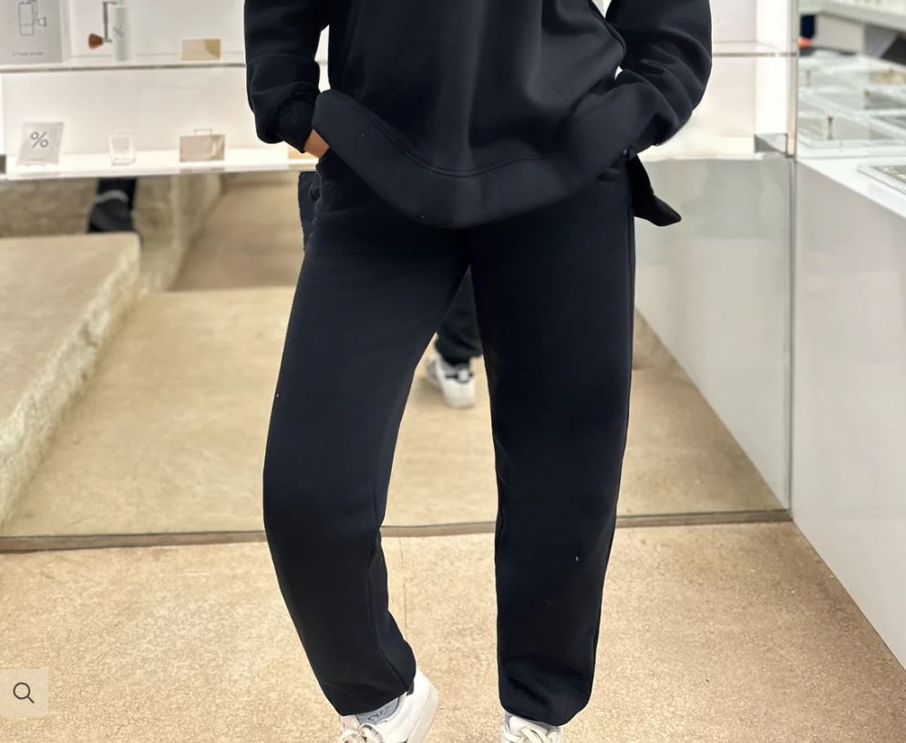 بنطلون رمادي غامق